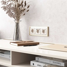 Рамка Werkel Baguette на 3 поста айвори/латунь W0032851 4690389185762 1