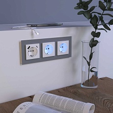 Розетка с заземлением и подсветкой Werkel белая W1171401 4690389155338 3