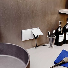 Розетка встраиваемая Voltum S70 с заземлением, защитными шторками и крышкой 16А, (белый глянцевый) VLS040301 3