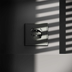 Розетка встраиваемая Voltum S70 с заземлением и защитными шторками, 16А, с USB, A+С, (титан) VLS040506 3