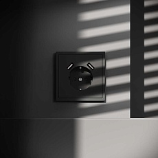 Розетка встраиваемая Voltum S70 с заземлением и защитными шторками, 16А, с USB, A+A, (черный матовый VLS040408 4